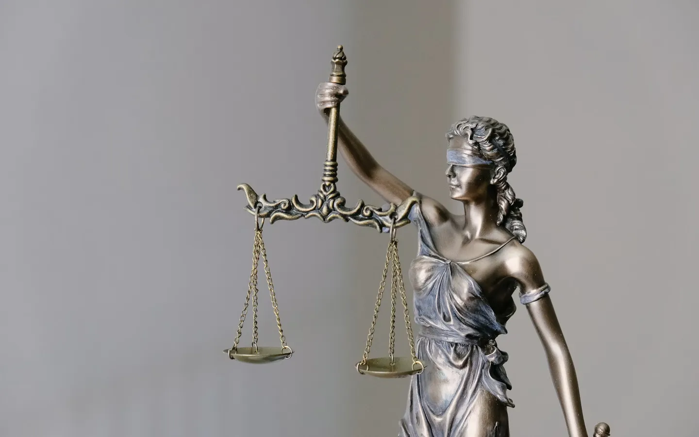 Courtroom litigation